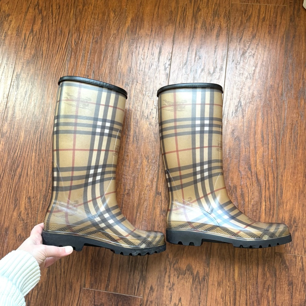 EUC Authentic Burberry Plaid Rain Boots 39
